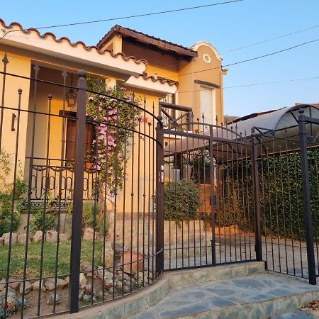 Hostal Las Rosas Salta Kültér fotó